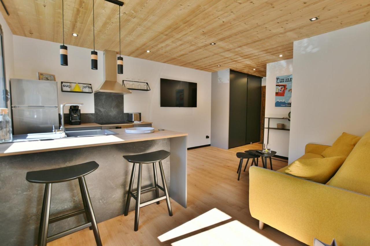 Bel Appartement Centre De Thones Lumineux Et Spacieux Neuf Exterior photo